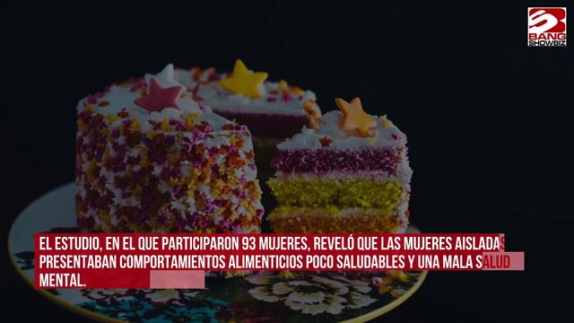 Las mujeres solteras no pueden evitar comer pastel