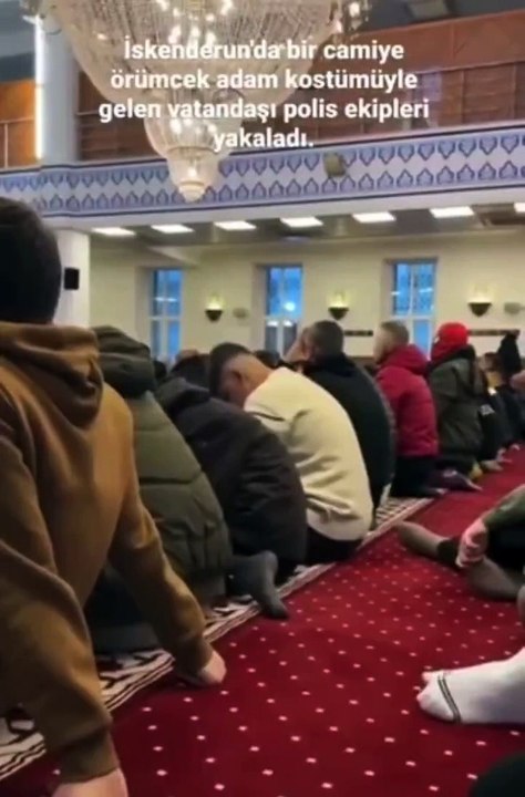 "Örümcek Adam", camiden kovuldu