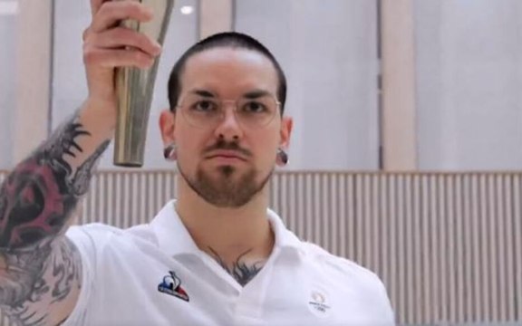 JO Paris 2024 : Baptiste « t’es pas net », star d’Internet, sera porteur de la flamme olympique