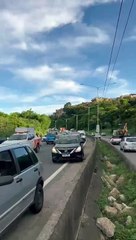 Queda de moto deixa BR-324 travada em Salvador