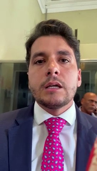Duda Sanches reage após tomar garrafada na cabeça na Câmara de Salvador