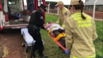Homem e mulher são socorridos pelo Siate após acidente na PR-180 em Juvinópolis