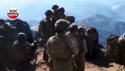 Komandolar dağın tepesinde bayramlaştı!