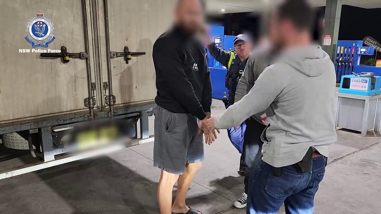 A man has been arrested in Wagga with $1 million cash part of record drug haul