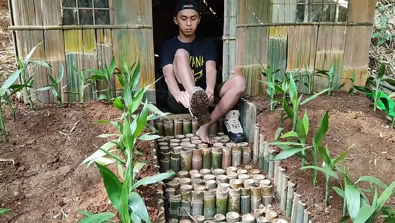 Camping in a comfortable place to catch fish makes a relaxing table chair || solo camping - bushcraft