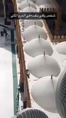 حادث مؤسف في الحرم المكي: محاولة انتحار تهز المشاعر 😢