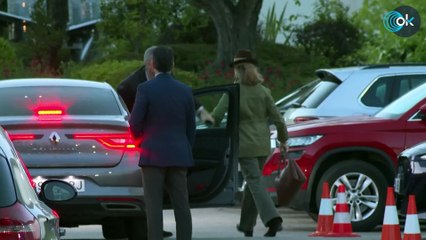 La Infanta Elena visita a su madre: entra sin mascarillla… y sale con ella puesta