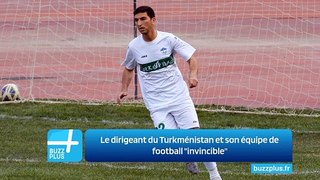 Le dirigeant du Turkménistan et son équipe de football 