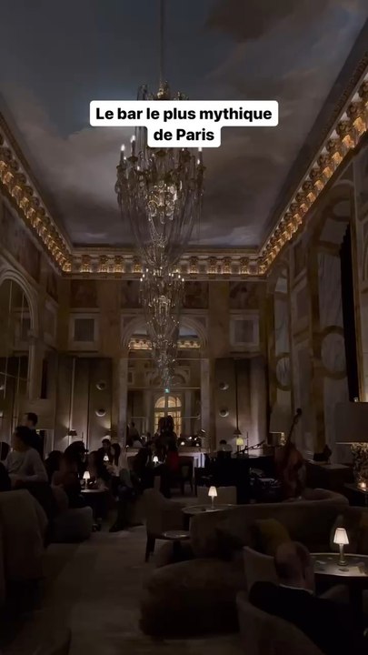 Le bar le plus somptueux de la capitale se cache au cœur du luxueux Hôtel de Crillon❤️‍ Un spectacle pour les yeux, digne d'une œuvre d'art✨  #petitmauda #adresse #paris #bar #restaurant #luxury #luxe #chic #cocktail #hotel #palace #elegance