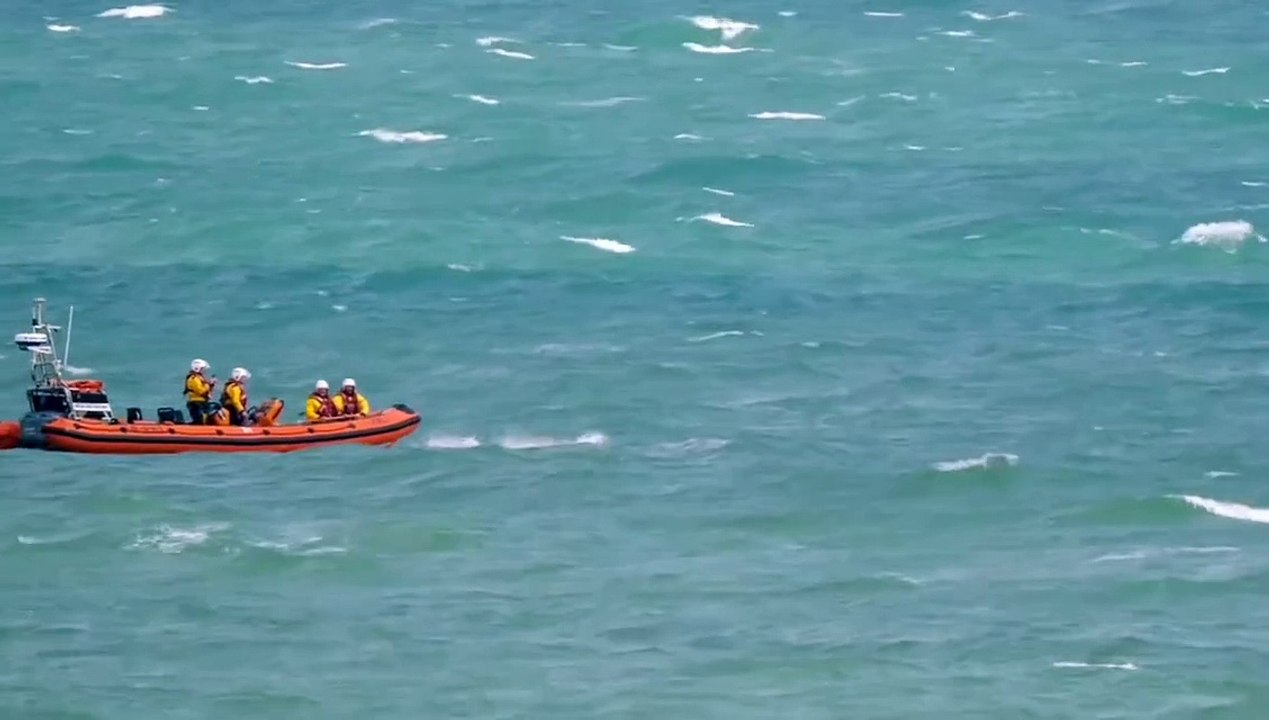 RNLI heroes rescue stranded humpback whale