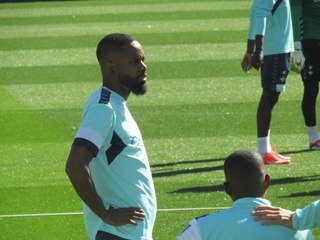 Bakambu recibe un pasillo en su cumpleaños 🎉