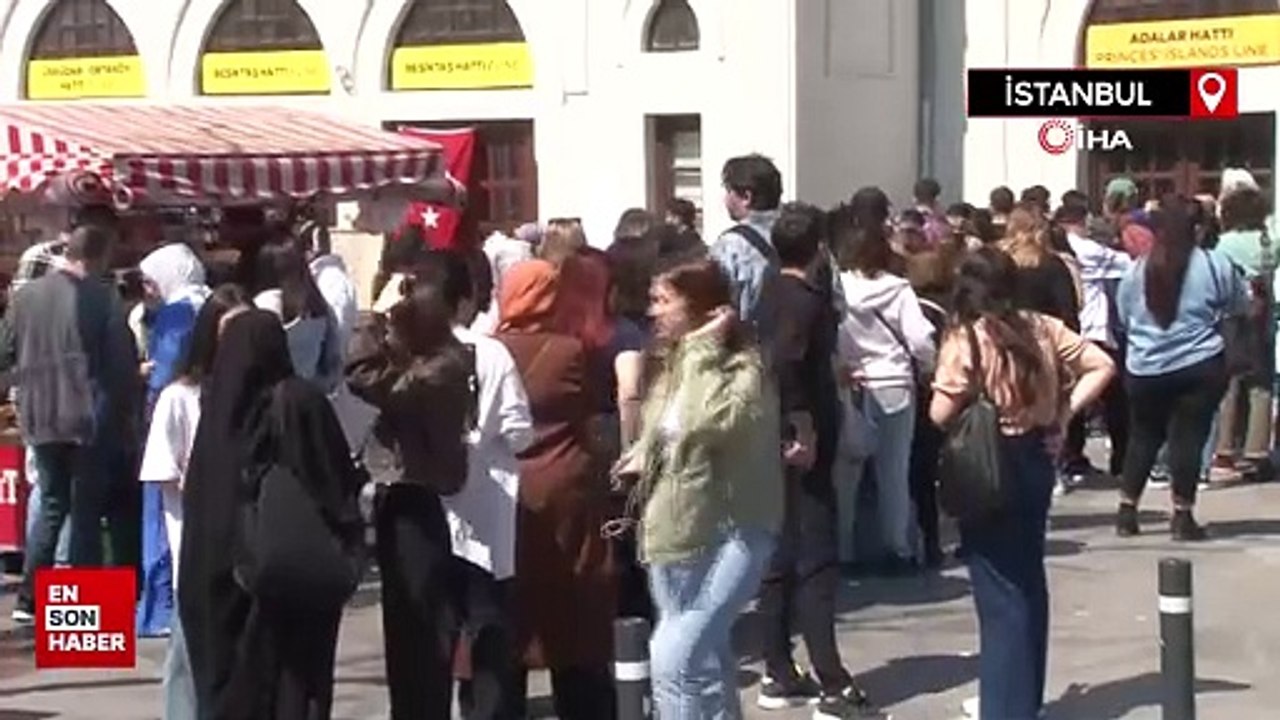 İstanbul’da Adalar İskelesi’nde bayram yoğunluğu