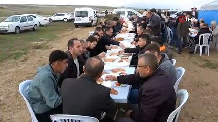 Salarıgödeler köyü sakinleri 60 yıldır geleneklerine uyarak bayramlarda bir araya geliyor