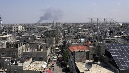 الدخان يتصاعد من وسط غزة مع استمرار تعثر الهدنة