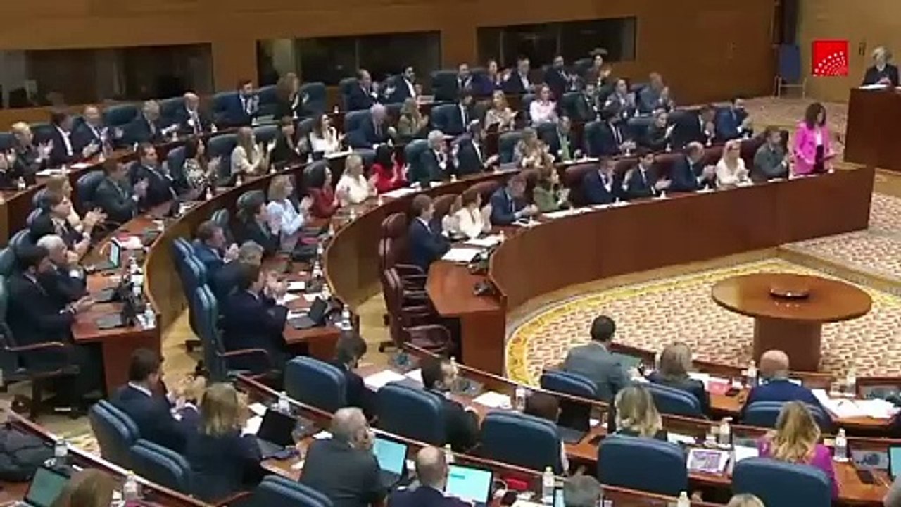 Ayuso deja en evidencia a la izquierda por el contrato de Broncano: «Se podría pagar el sueldo a 400 médicos»