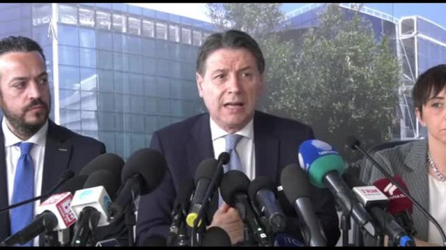 Conte a Bari: Serve fare pulizia, M5S cancella incarichi in Puglia