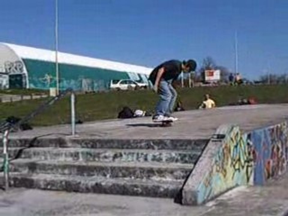 Fakie heelflip back