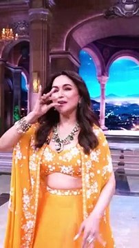 Video: माधुरी दीक्षित के डांस मूव्स देख कर दीवाने हुए लोग, फैंस बोले- ‘एक्सप्रेशन क्वीन’