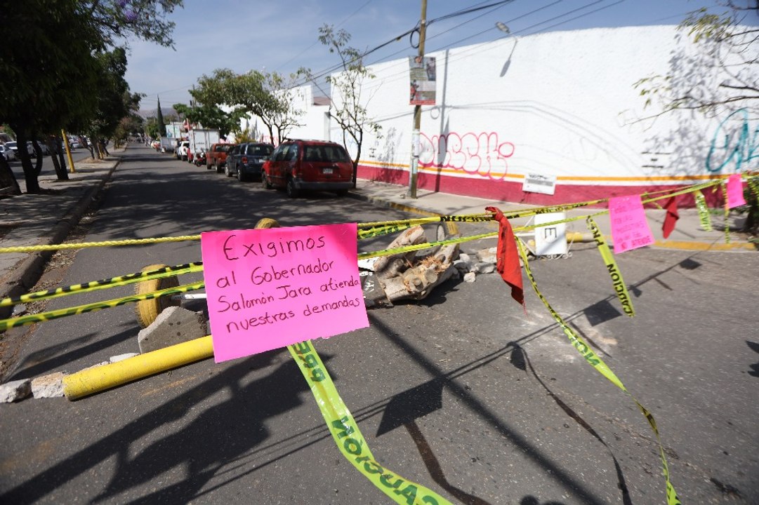 Continúa el bloqueo en avenida de las Etnias, Oaxaca, por agua