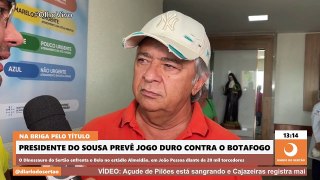 Confiante no título, Aldeone Abrantes presenteia governador com camisa do goleiro do Sousa