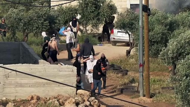 Colonos judeus, exército de Israel e palestinos entram em confronto na Cisjordânia