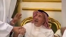 "السديس" و"المعيقلي" يُقبّلان يد خطاط القرآن الكريم عثمان طه مع الدعوات له