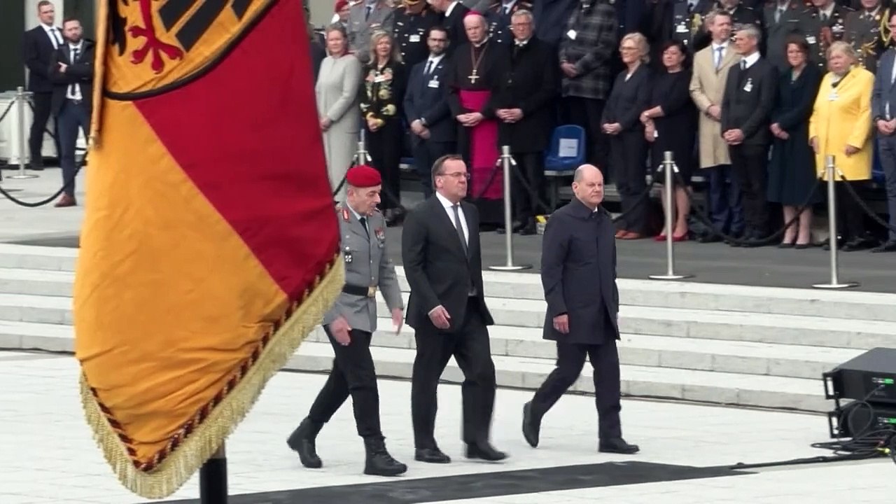 Scholz ehrt an Mali-Einsatz Beteiligte - video Dailymotion