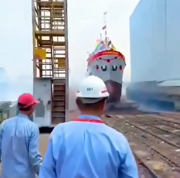 Inauguration de bateau ratée