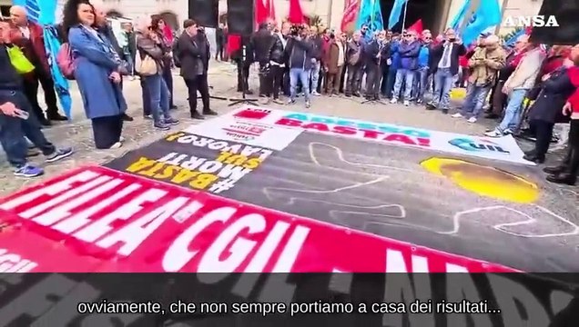 Morti sul lavoro, presidio dei sindacati a Napoli: Adesso basta