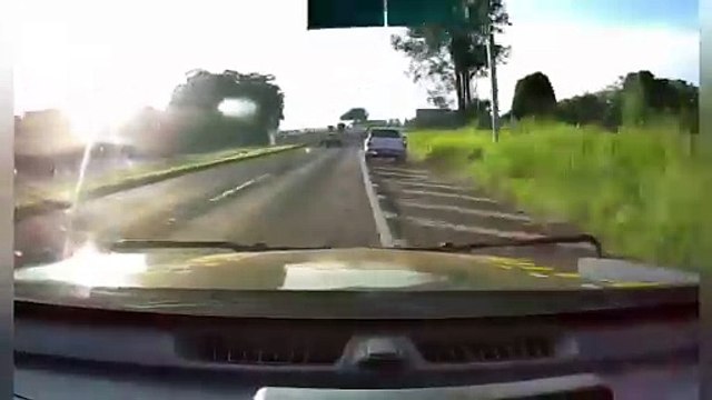 Após perseguição, PRF apreende quase 1 tonelada de maconha; assista ao vídeo