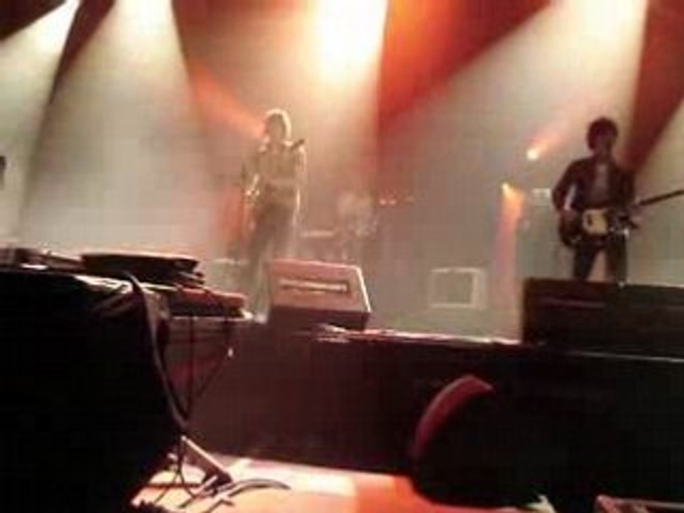 BB Brunes à Morlaix, Dis Moi