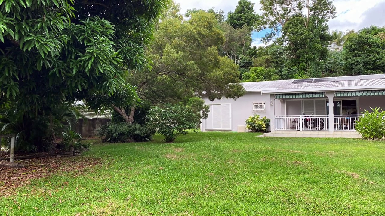 A louer belle maison F4 bien située à Robinson sur terrain plat et clôturé - HD 1080p