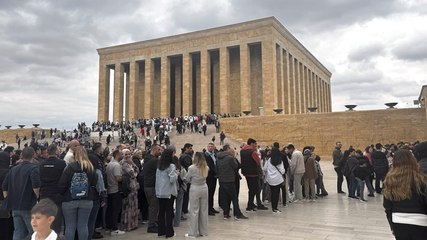 Millet, bayramda da Ata'sına koştu