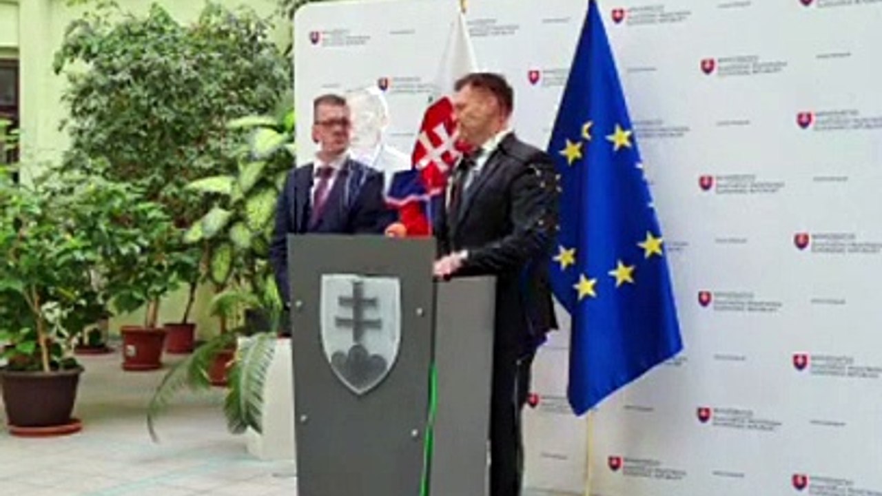 ZÁZNAM: P. Kmec odmieta slová opozície o ohrození financií z plánu obnovy