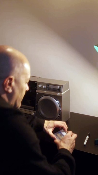 L'annuncio del nuovo pezzo di Max Pezzali, in uscita il 15 aprile dal titolo "Discoteche abbandonate"