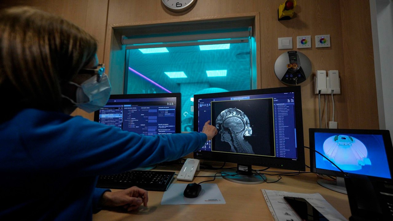 María del Pilar Pérez, paciente diagnosticada con Parkinson, habla de los primeros síntomas en su caso: “Mi escritura comenzó a cambiar”