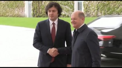 Scholz accoglie il premier georgiano; da domani a Pechino