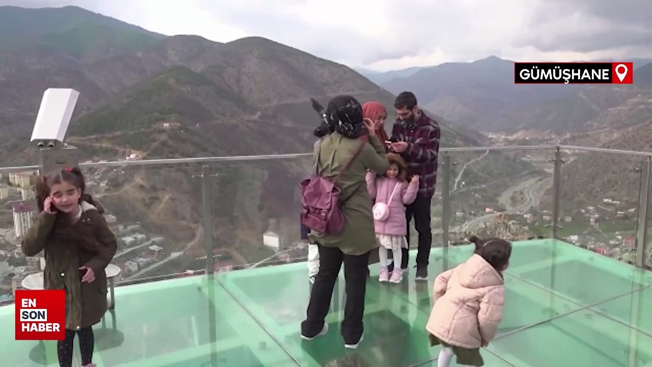 Gümüşhane'de cam seyir terası turistlerin uğrak noktası oldu