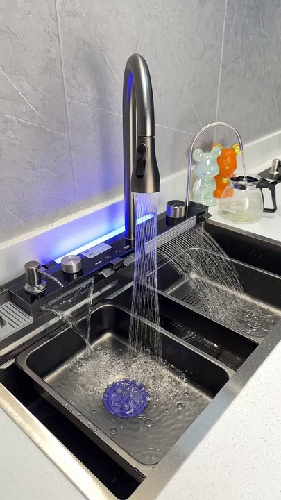 Revamp your kitchen with our sleek kitchen sink. Embrace convenience and modern style!