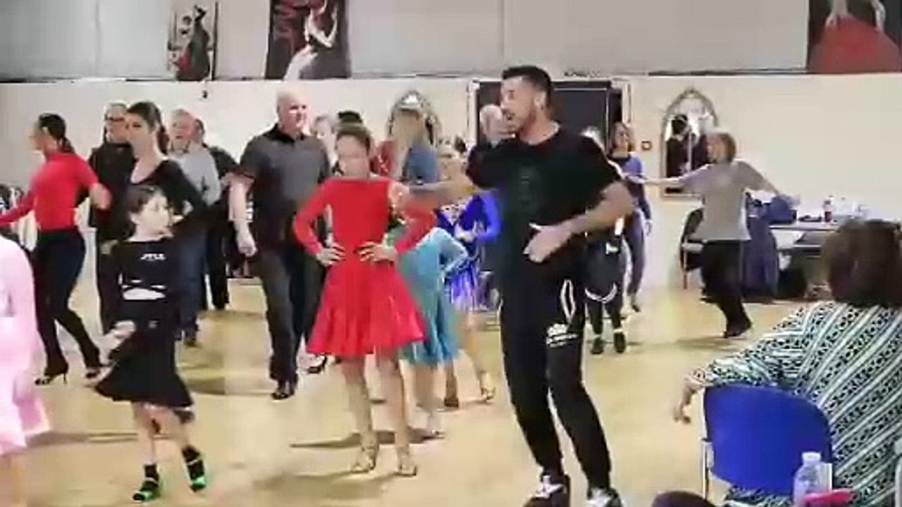 Strictly star Giovanni Pernice pops into dance school