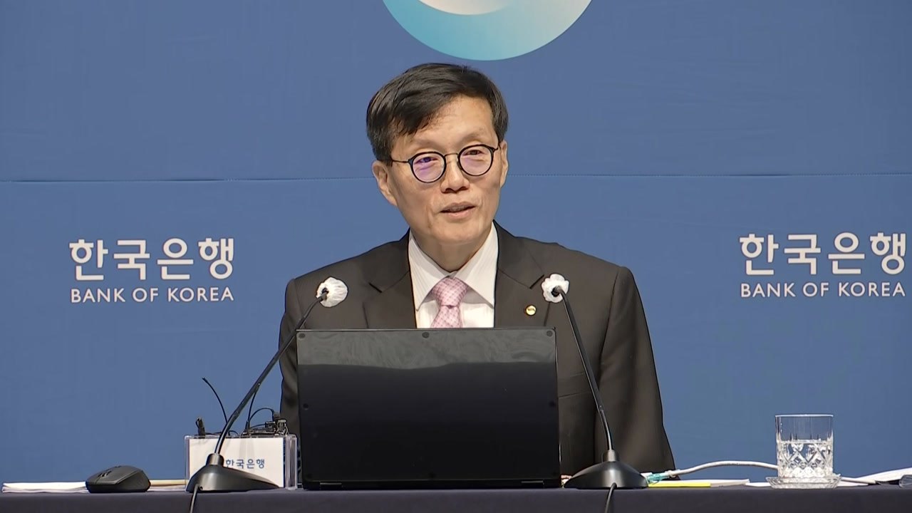 한은 총재 "금리 인하 깜빡이, 켤까 말까 고민 중" / YTN