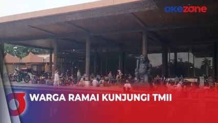 Download Video: Meski Diguyur Hujan, Warga Tetap Ramai Kunjungi TMII