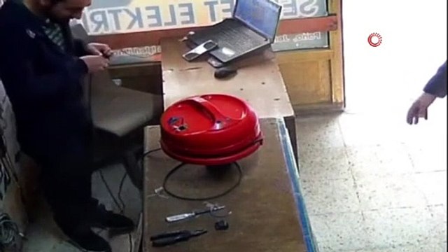 Neye uğradığını şaşırdı! Bakın çalışmayan elektrikli süpürgenin içinden ne çıktı!
