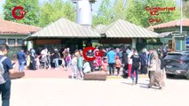 Hayvanat bahçesinde bayram yoğunluğu: Ziyaretçi akınına uğradı