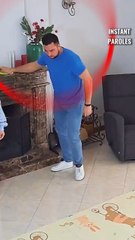 Cette petite fille prend exemple sur les bonnes actions de son père