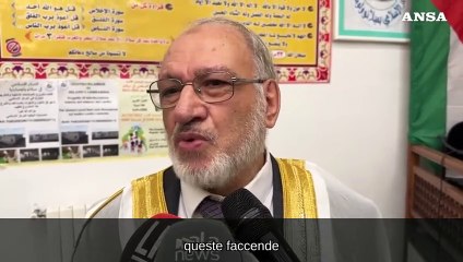 Ramadan, in centinaia in preghiera al Centro islamico di Milano