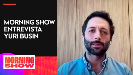 Brasileiros passaram em média 3,5 horas por dia no smartphone em 2023; psicólogo analisa