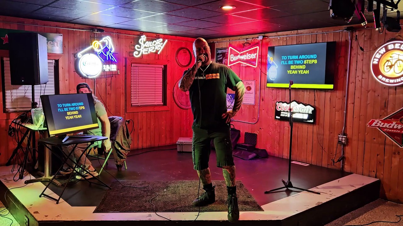 DEF LEPPARD - TWO STEPS BEHIND (PERFORMED AT SCOREZ)