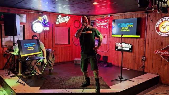 DEF LEPPARD - TWO STEPS BEHIND (PERFORMED AT SCOREZ)