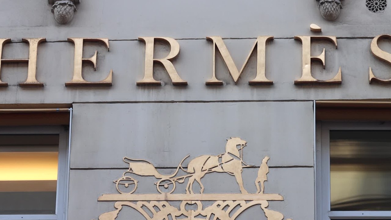 Hermès crée une nouvelle maroquinerie face à la demande pour ses célèbres sacs Birkin et Kelly